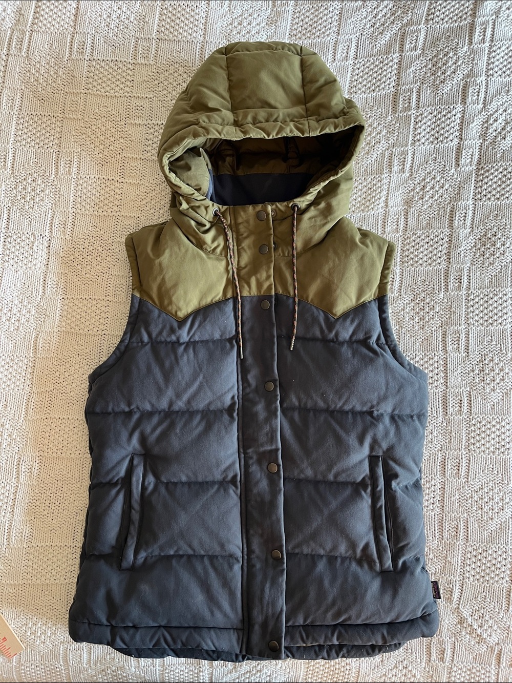 Patagonia® Worn Wear W's Bivy Hooded Vest in Smolder Blue and Fatigue Green Sz M - Picture 2 of 10